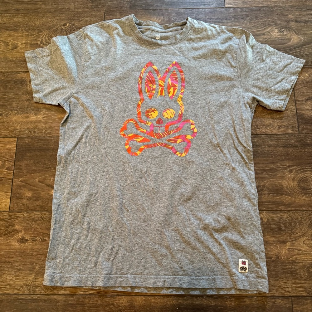 Gray Men’s Graphic Short-Sleeve Tee with Orange-Pink Skull Logo